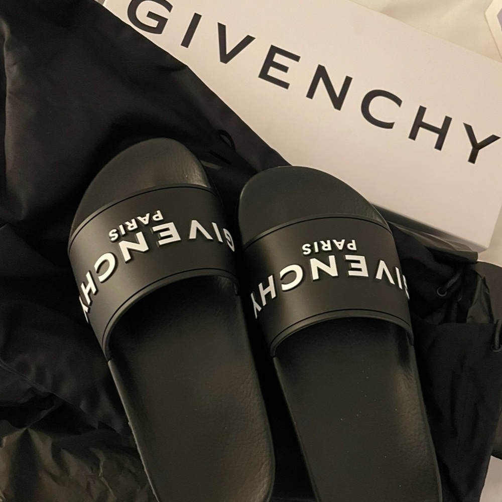 Givency slides